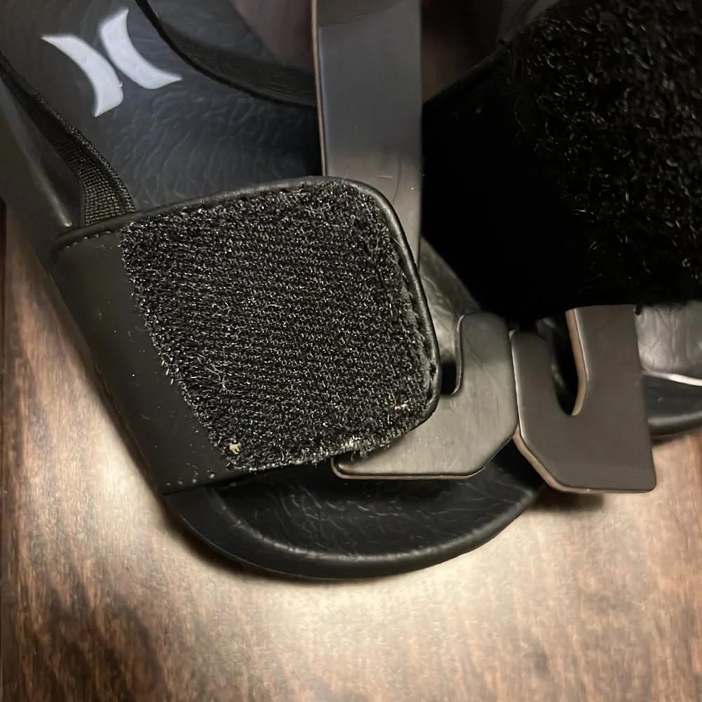 NWT Gender Neutral Hurley NAIA VT Sandals!